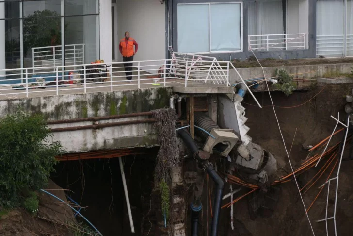 Los edificios de lujo que están en peligro de colapso en la costa de Chile por el aumento de los socavones