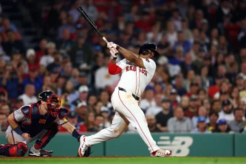 Devers ayuda a Boston a barrer a los Yanquis antes de irse a los Gigantes Devers ayuda a Boston a barrer a los Yanquis antes de irse a los Gigantes