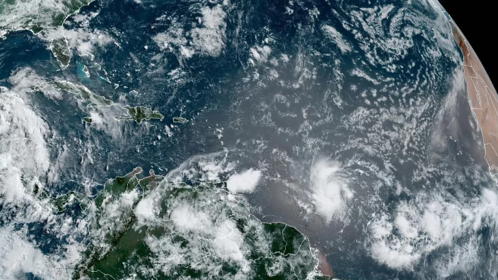 Onamet emite alerta meteorológica por efectos indirectos del huracán Beryl