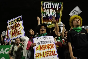 Brasileñas protestan por proyecto que iguala aborto con homicidio