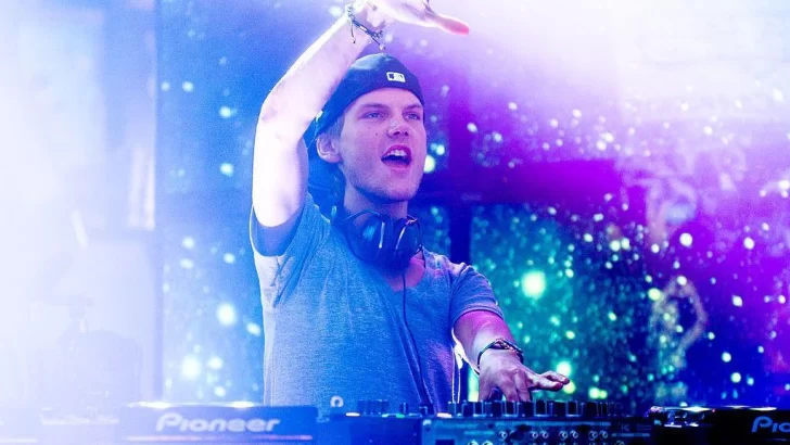 'A veces me enfado con él. ¿Por qué lo hiciste? ¿Por qué nos dejaste?': la lucha del padre de Avicii por superar la muerte del DJ y concientizar sobre la salud mental