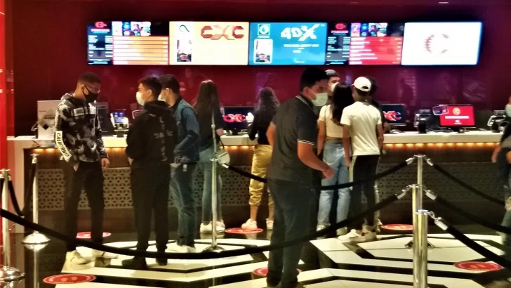 Pantallas de cine se concentran solo en ocho provincias