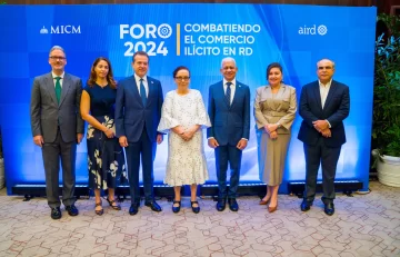 Celebran foro sobre combate al comercio ilícito