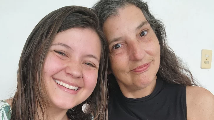 'Mamá, perdóname, pero no quería parecerme a ti': el íntimo relato de una mujer que creció con una madre con esquizofrenia