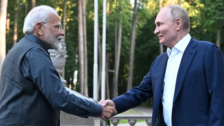 Narendra Modi visita Moscú en un esfuerzo por estrechar las relaciones entre India y Rusia