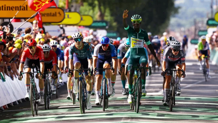 El eritreo Biniam Girmay gana la etapa 12 y suma su tercera victoria en el Tour