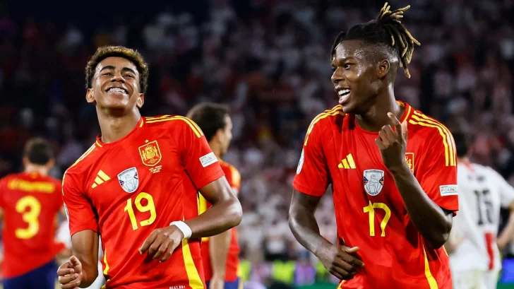 'Son el paradigma positivo de la nueva España': la historia de migración y éxito de las familias de Lamine Yamal y Nico Williams, las dos jóvenes estrellas de la Eurocopa