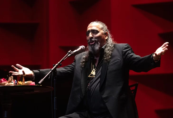 Diego El Cigala volvió a Santo Domingo transformando canciones emblemáticas en flamenco