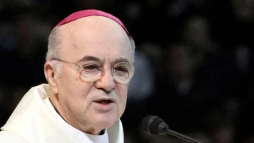 Quién es Carlo Maria Viganò, el arzobispo crítico con el papa Francisco que fue excomulgado por el Vaticano