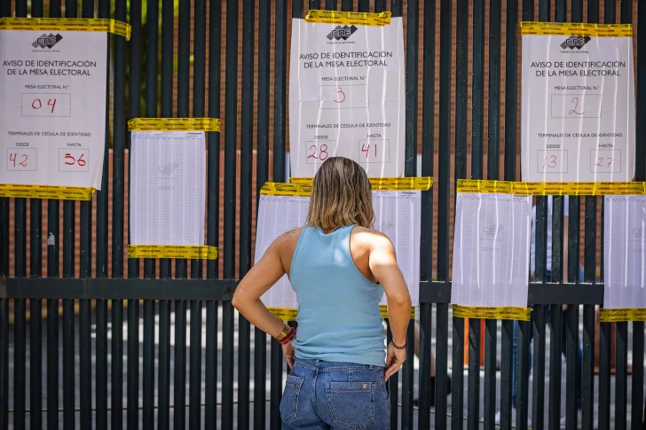 Rectora electoral venezolana recuerda la prohibición de publicar encuestas o resultados