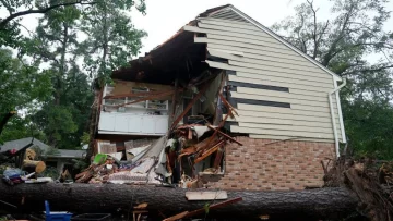 El huracán Beryl deja al menos 4 muertos y 2 millones de hogares sin electricidad a su paso por el sur de Texas