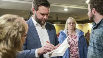 JD Vance: cómo el libro escrito por el candidato a vicepresidente de Trump se convirtió en el nuevo fenómeno político de EE.UU.