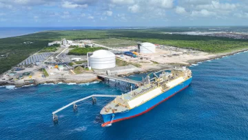 Beryl afecta en Boca Chica a generadora AES Andrés y reduce capacidad de regasificación