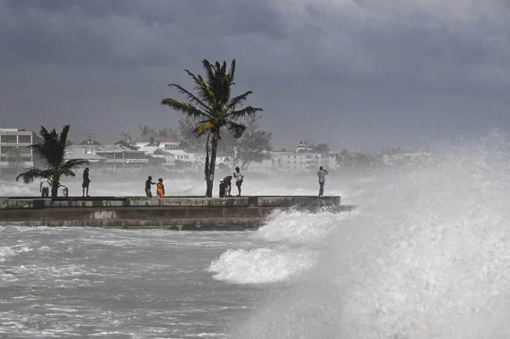 Beryl, elevado a categoría 5, causa destrozos y un muerto en el Caribe