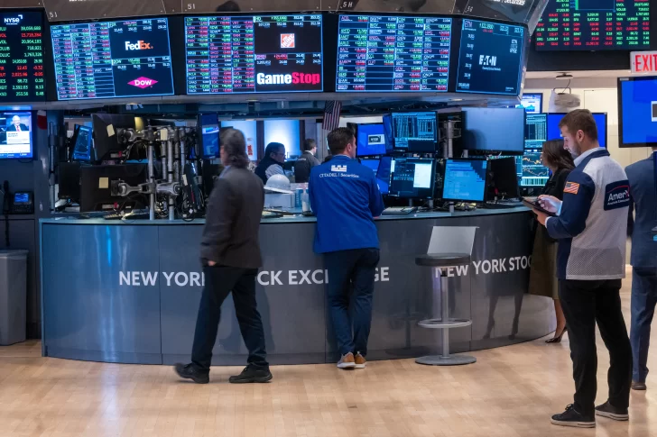 Wall Street cierra mixto por optimismo en la FED sobre bajar tipos