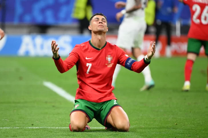 Cristiano Ronaldo desperdició y lloró, pero su portero le devolvió la fe