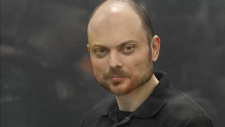 El periodista y opositor ruso Vladimir Kara Murza es hospitalizado, informa su esposa