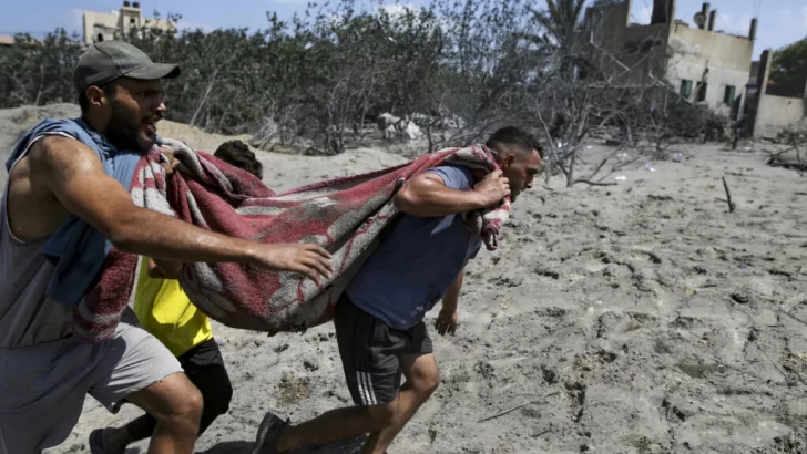 Un ataque israelí contra un campo de desplazados deja más de 70 muertos
