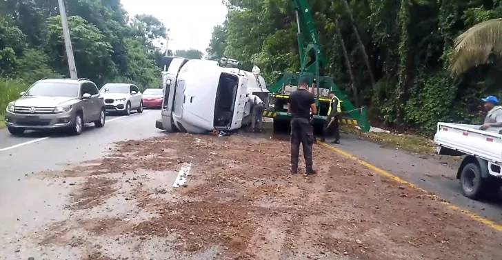 Accidente en la autopista Duarte deja dos heridos