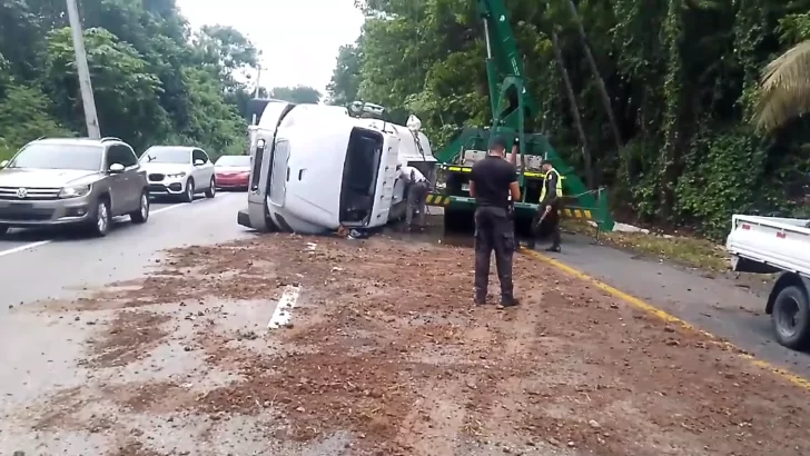 Accidente en la autopista Duarte deja dos heridos