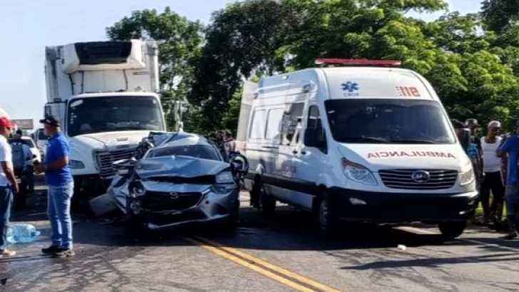 Accidente de tránsito en la autopista Juan Pablo II deja 3 heridos