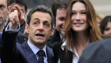 La justicia imputa a la ex primera dama Carla Bruni en un caso de soborno que afecta a Sarkozy