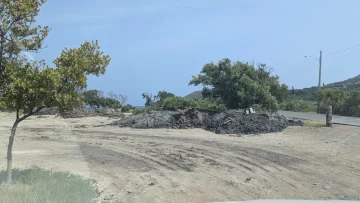 Paralizan vertido de material de desecho en los manglares de Montecristi