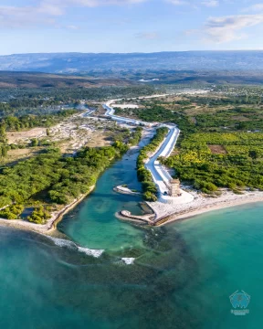 Desembocadura-Rio-Pedernales-en-la-frontera.-Foto-de-Edward-Adames.-582x728