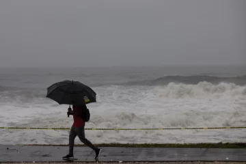 Miles de personas sin luz en República Dominicana a causa de los efectos del huracán Beryl