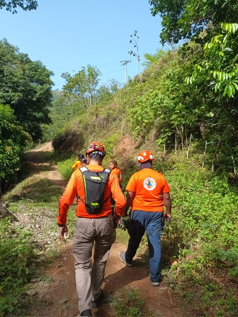 Equipo-de-Busqueda-de-la-Defensa-Civil-durante-la-busqueda-de-la-Sra.-Trinidad