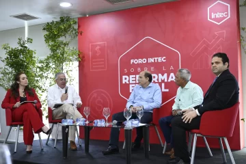 Rolando Guzmán señala reforma fiscal es crucial para la reducción de desigualdades en ForoIntec