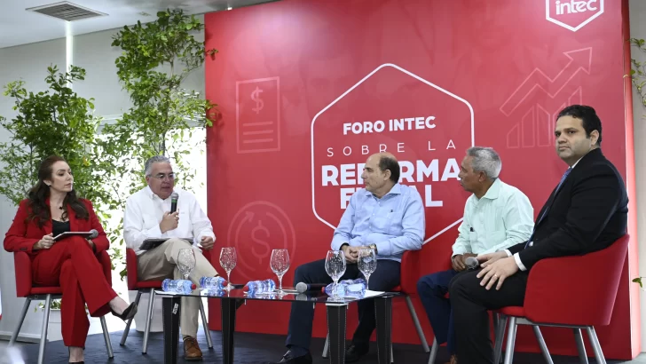Rolando Guzmán señala reforma fiscal es crucial para la reducción de desigualdades en ForoIntec