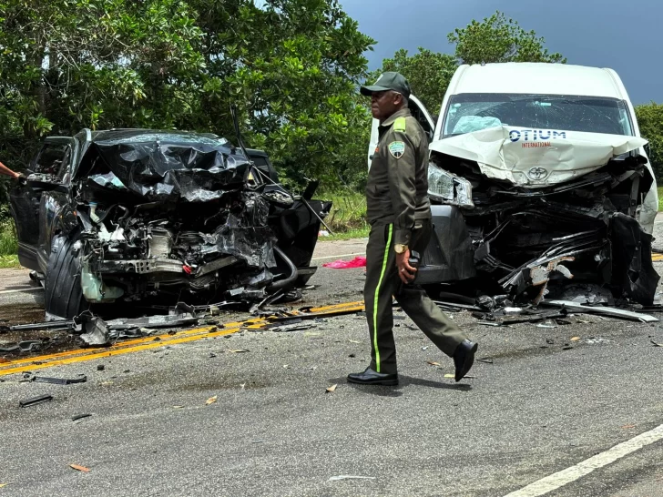 Ocho personas lesionadas en accidente en la autopista Juan Pablo II