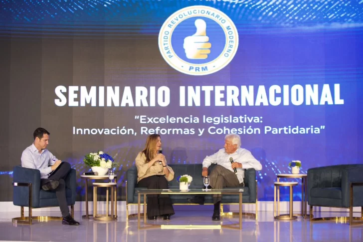 Felipe González en RD: 'la democracia está en retroceso' y Maduro es 'hijo de Putin'