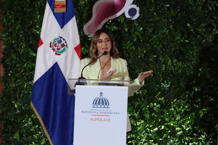 Gloria-Reyes-directora-general-de-Superate-durante-discurso-en-Premio-Superate-2024-728x485