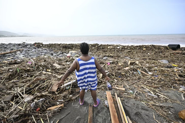 Al menos dos muertos por el devastador huracán Beryl en Jamaica