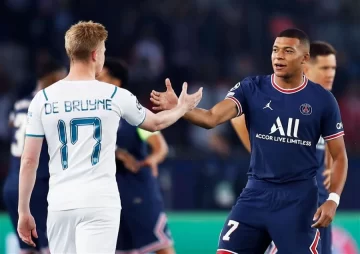 Kylian Mbappé y Kevin de Bruyne frente a frente al empezar julio