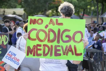 El Código Penal y tres causales vuelven a ser olvidados por Abinader en su discurso