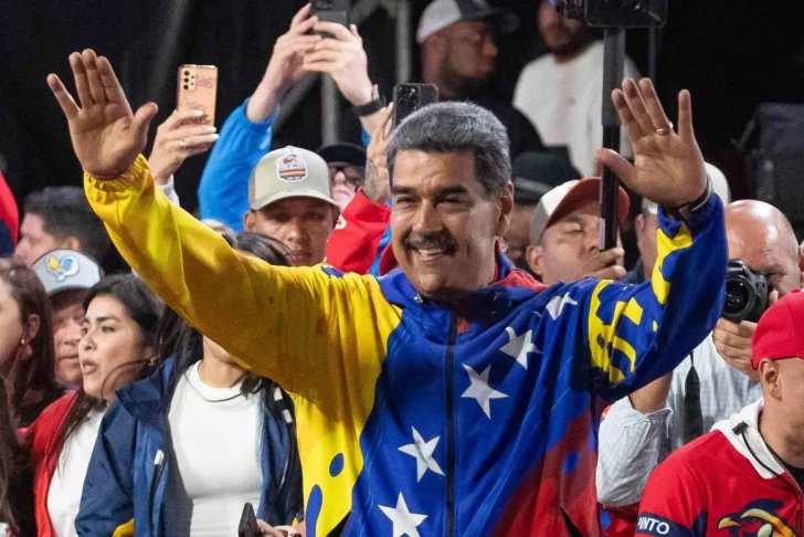 Maduro-pide-respeto-a-la-voluntad-popular-tras-ser-proclamado-presidente-reelecto-728x486