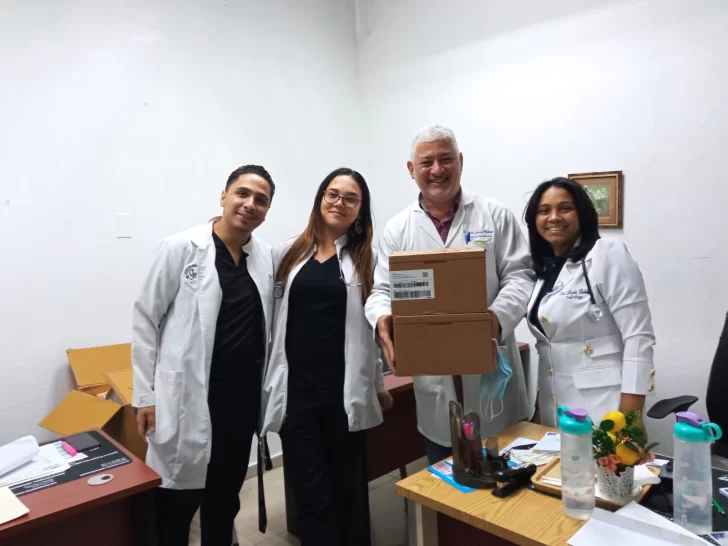 Medico-Pedro-Garcia-Medrano-y-companeras.-728x546