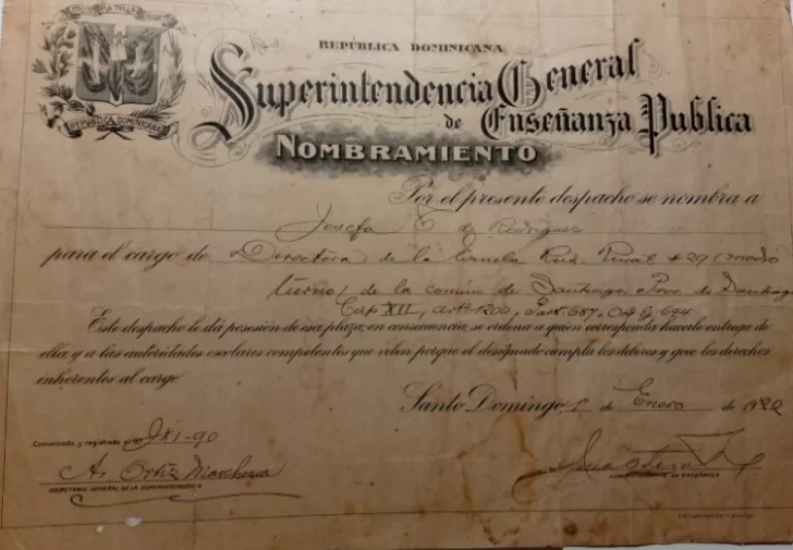 Nombramiento-como-directora-de-Escuela-Rural-Rudimentaria-firmado-por-Julio-Ortega-Frier.-Coleccion-Duleidys-Rodriguez-728x505