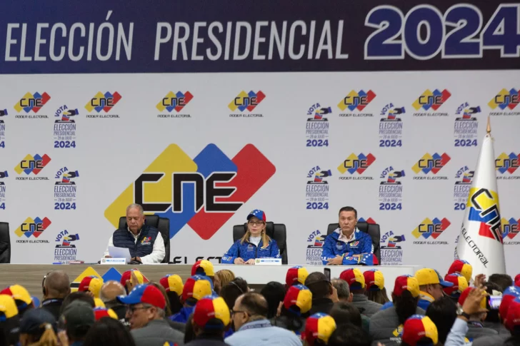 Friendo y comiendo: CNE proclama a Maduro presidente electo