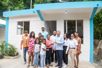 Fundación Refidomsa entrega casa amueblada a damnificada