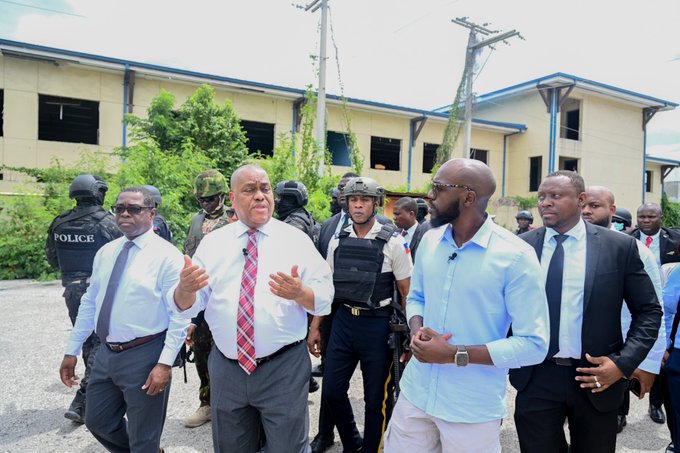 Bandas atacan la caravana del primer ministro haitiano