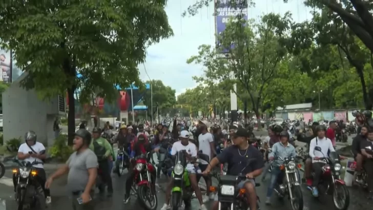 Cientos de motoristas protestan en Caracas contra los resultados de las presidenciales