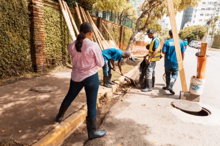 Alcaldía asegura más de 1,800 personas trabajan en operaciones preventivas por lluvias