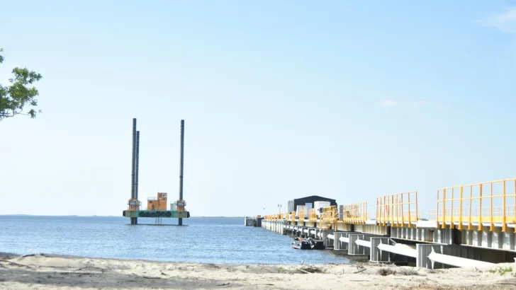 Abinader inaugura muelle para construcción de termoeléctrica