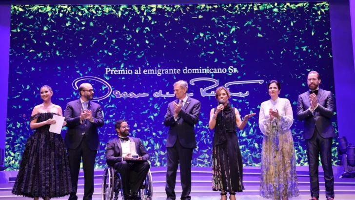 Llaman a postular a dominicanos en el exterior para la VI edición del Premio al Emigrante Dominicano Sr. Oscar de la Renta