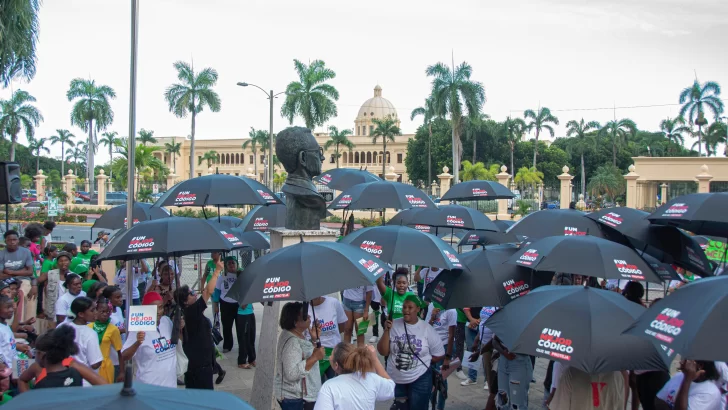 Manifestación en las afueras del Palacio Nacional centrada en las 3 causales