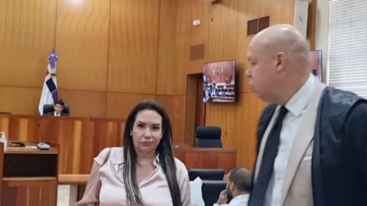 Aplazan juicio de fondo contra cirujana plástica Karla Moya Boada